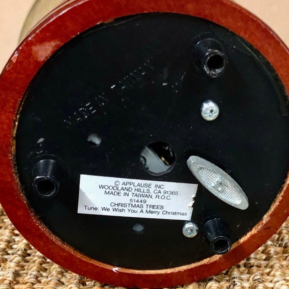 Vintage Christmas Tree Snowglobe Music Box, Wish You a Merry Christmas - Picture 4 of 5